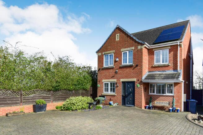 4 bed Detached for sale