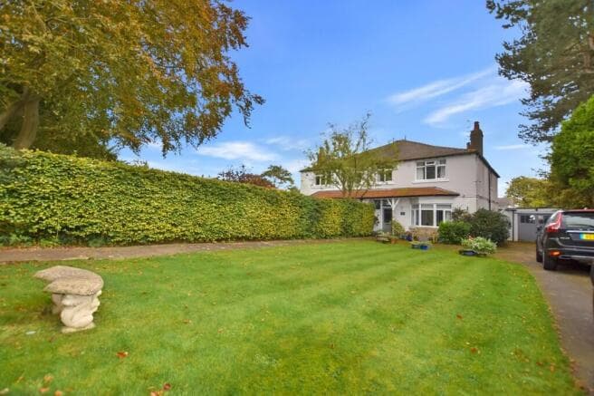 4 bed Semi-Detached for sale in scarborough