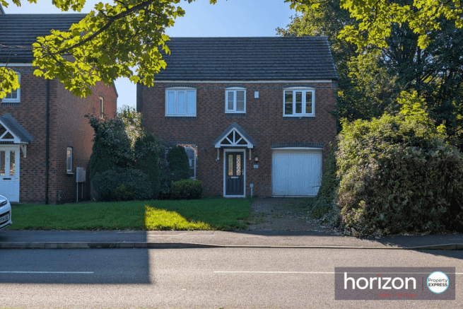 4 bed Detached for sale