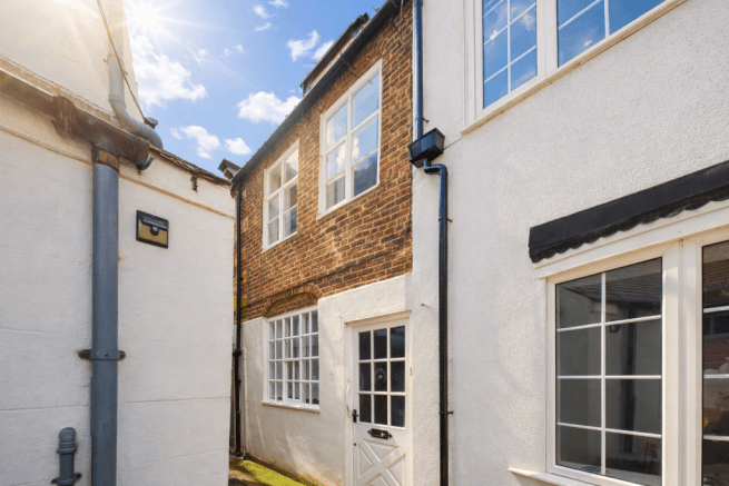 2 bed Terraced for sale in whitby