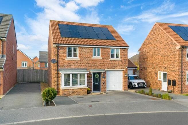 4 bed Detached for sale
