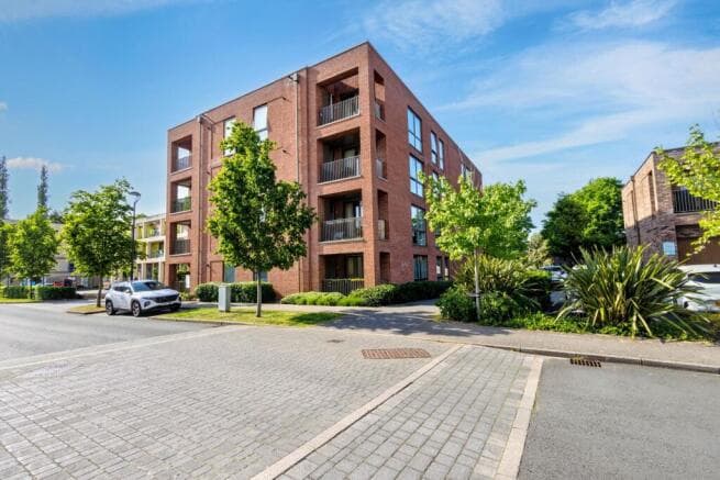 2 bed Flat for sale