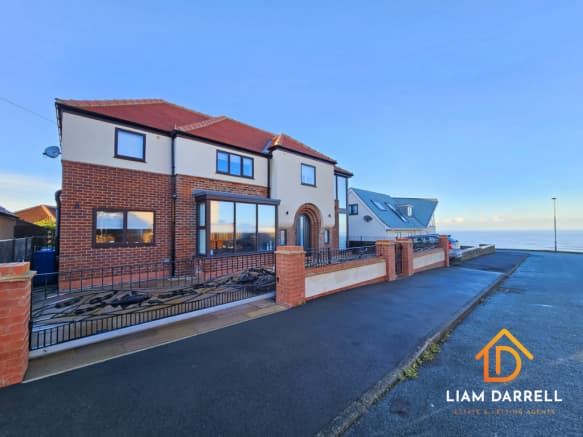 5 bed Detached for sale