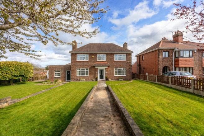 4 bed Detached for sale