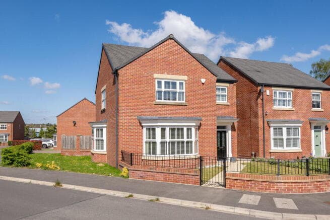 4 bed Detached for sale