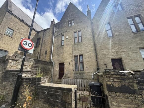 2 bed Terraced to rent in halifax