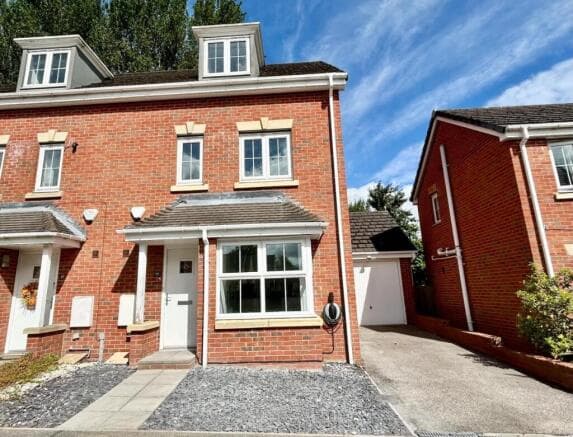4 bed Semi-Detached to rent in barnsley
