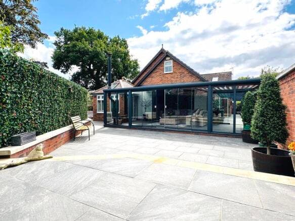 4 bed Detached for sale