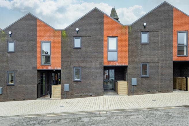 3 bed Terraced to rent in wakefield