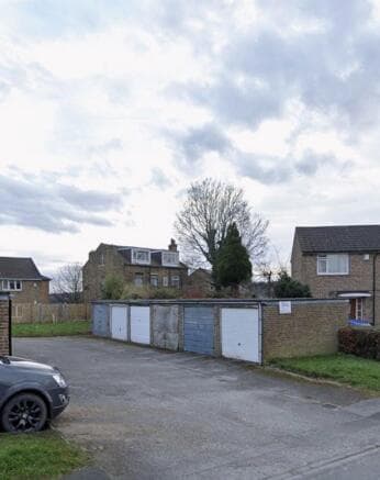 Garages to rent in bradford