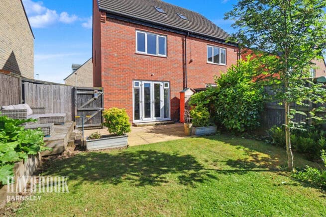 3 bed Semi-Detached for sale