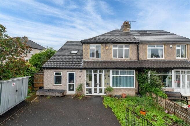 4 bed Semi-Detached for sale in shipley
