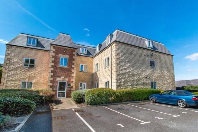 2 bed Ground Flat to rent