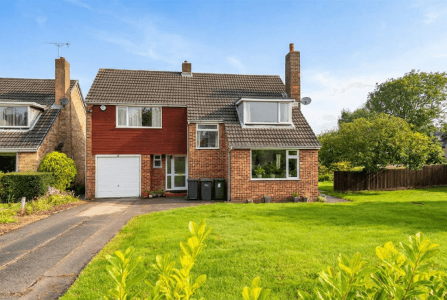 4 bed Detached to rent in leeds