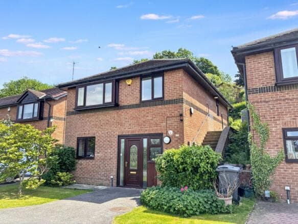 3 bed Detached for sale in dewsbury