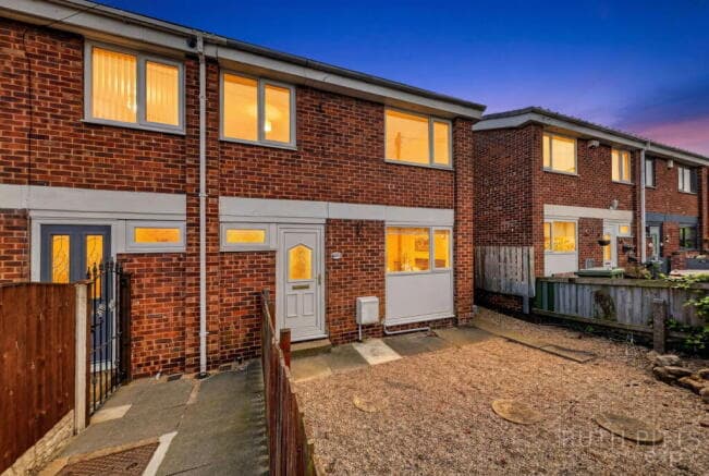 3 bed Semi-Detached for sale in pontefract