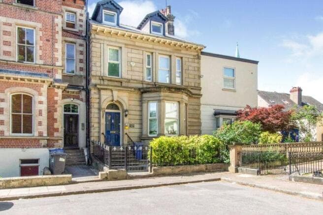 6 bed Detached for sale