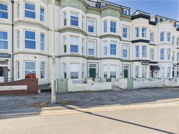 6 bed Terraced for sale in scarborough