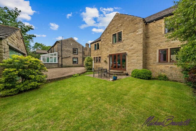 4 bed Detached for sale in bradford