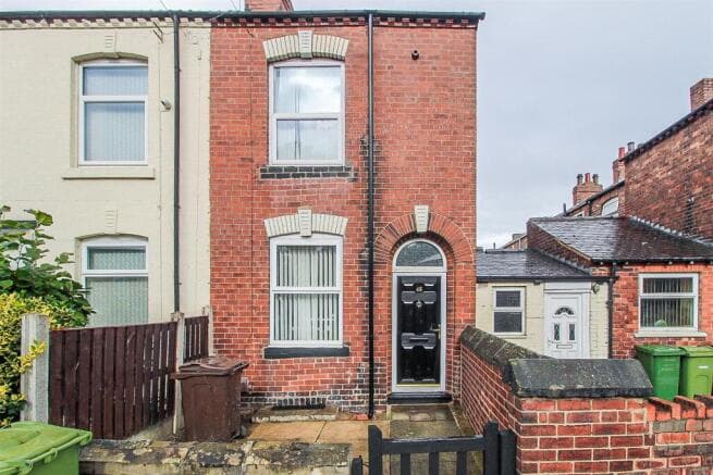 2 bed Terraced for sale in wakefield