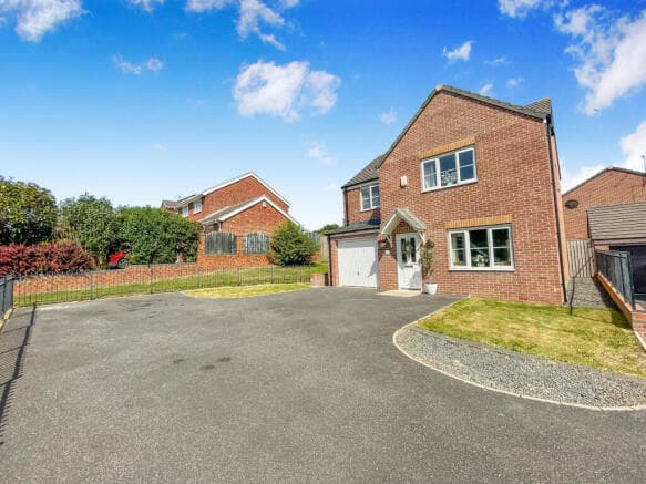 4 bed Detached for sale