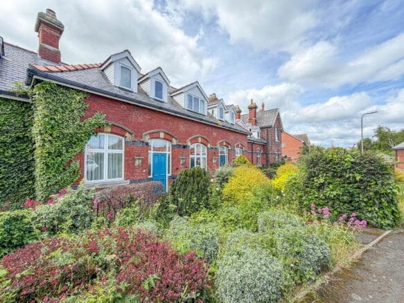 2 bed Terraced for sale