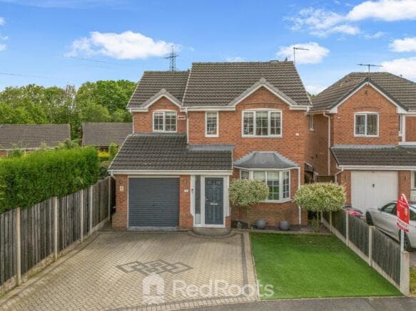 4 bed Detached for sale