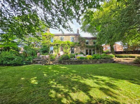 4 bed Detached for sale
