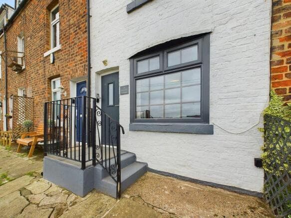 2 bed Terraced for sale in whitby