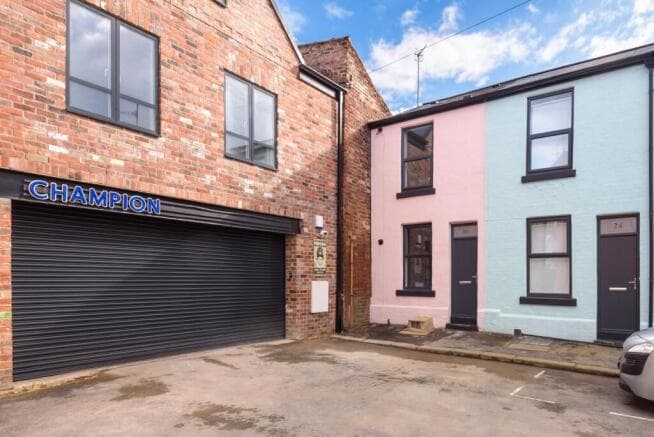 2 bed Terraced to rent