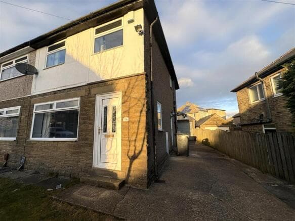 3 bed Semi-Detached to rent in halifax