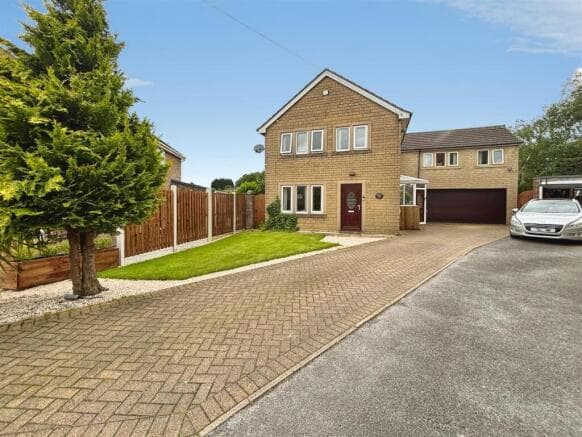 4 bed Detached for sale in bradford
