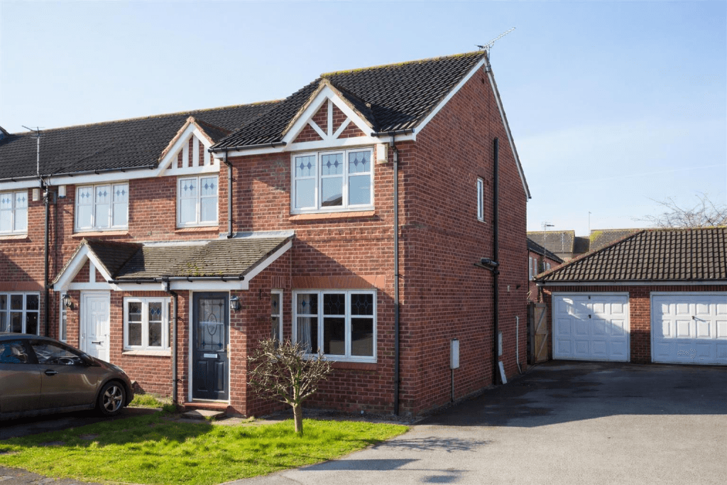 2 bedroom end of terrace house for sale in Tamworth Road Clifton Moor York, YO30 - Terraced House in york