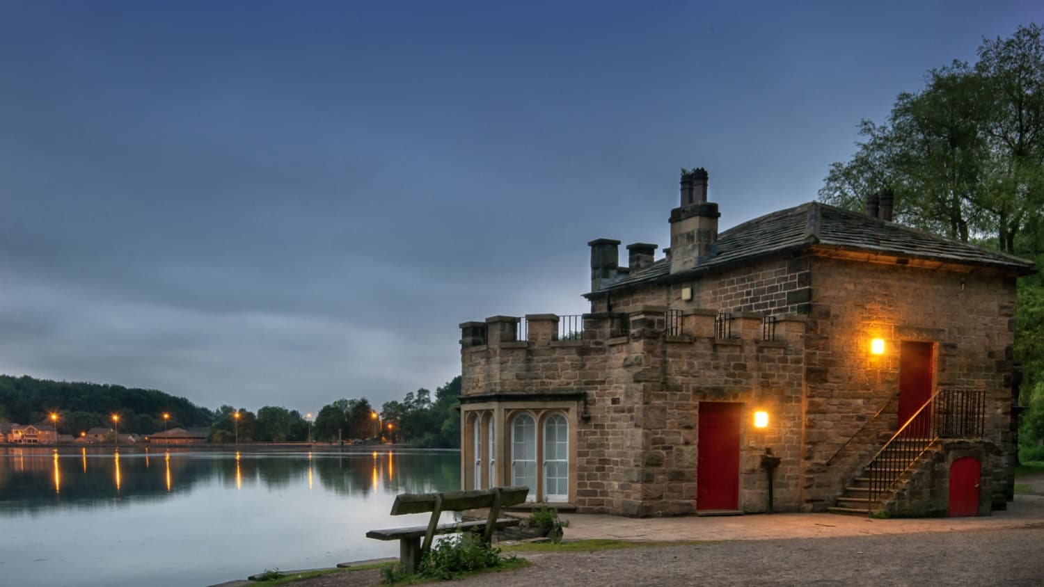 Walk: Newmillerdam Country Park