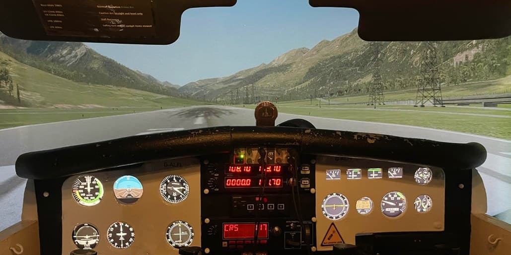 Special offer: 30-minute flight simulator experience in Castleford