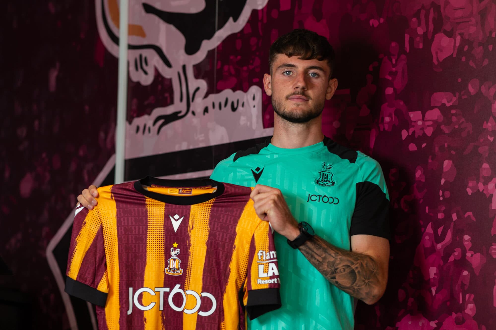 Bradford City Signs Olly Sanderson