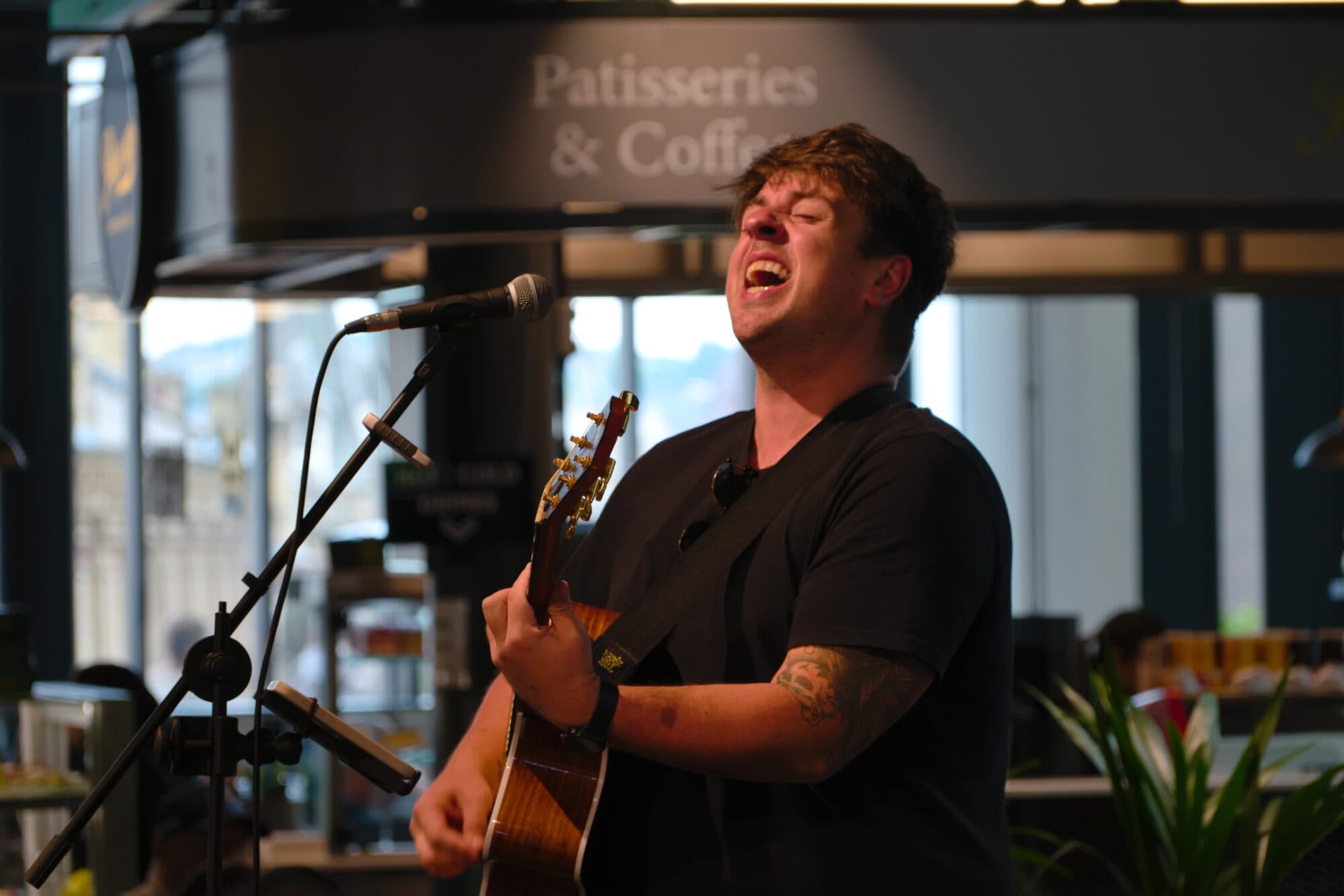 Buskers and Arts & Crafts Bring Darley Street Market to Life