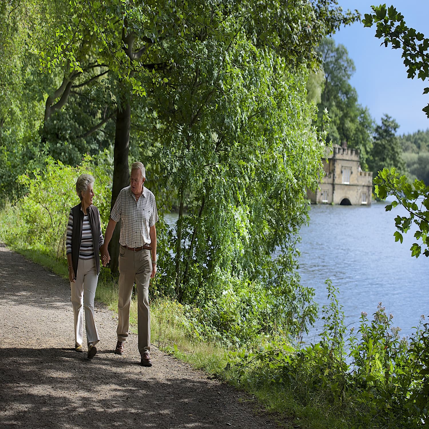 Newmillerdam Country Park & Boathouse - Park in newmillerdam