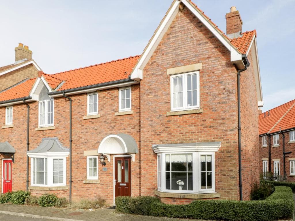 Accommodation at Blue Skye, 17 Talisker Walk in filey