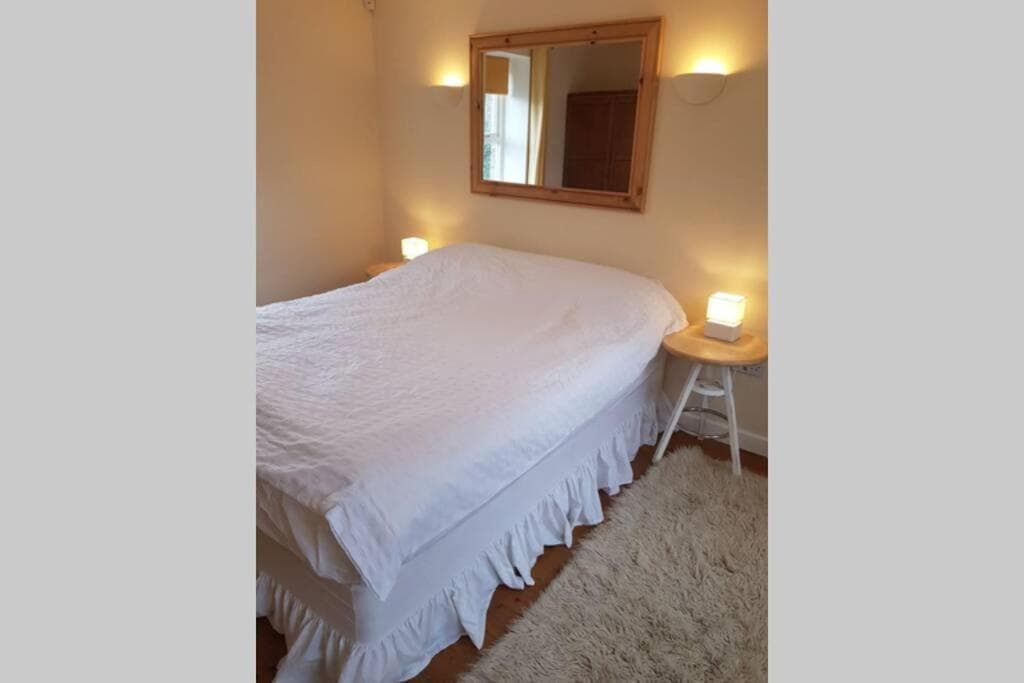 Glenroyd House, Private annex to Victorian villa with kitchen