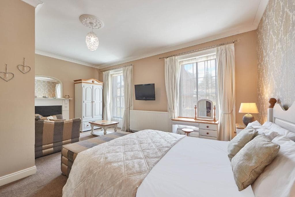 Accommodation at Host & Stay - Rosedale House in richmond