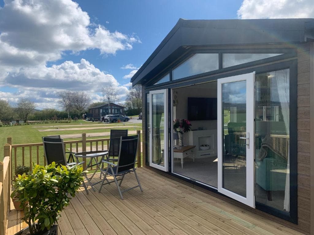 Accommodation at The Hollin Retreat at Hollin Barn Lodge Park in thirsk