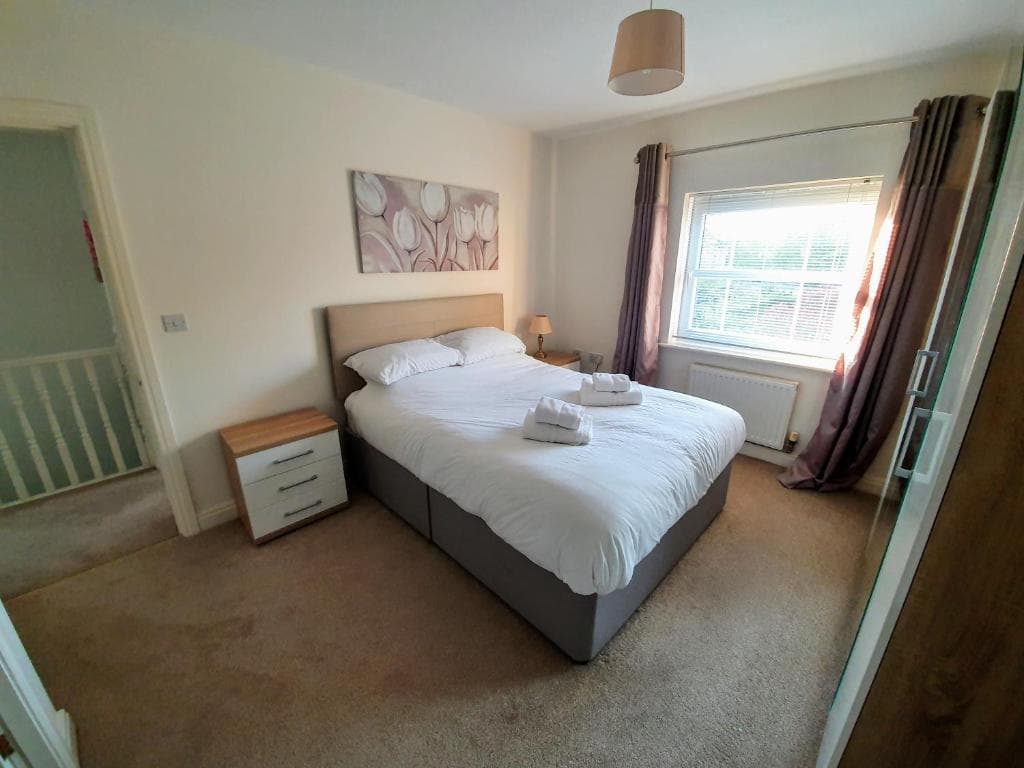 Accommodation at Beverley Central Townhouse Free Parking Sleeps 8 in beverley