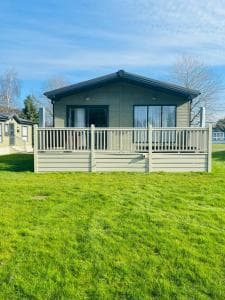 Fox Lodge with Hot Tub