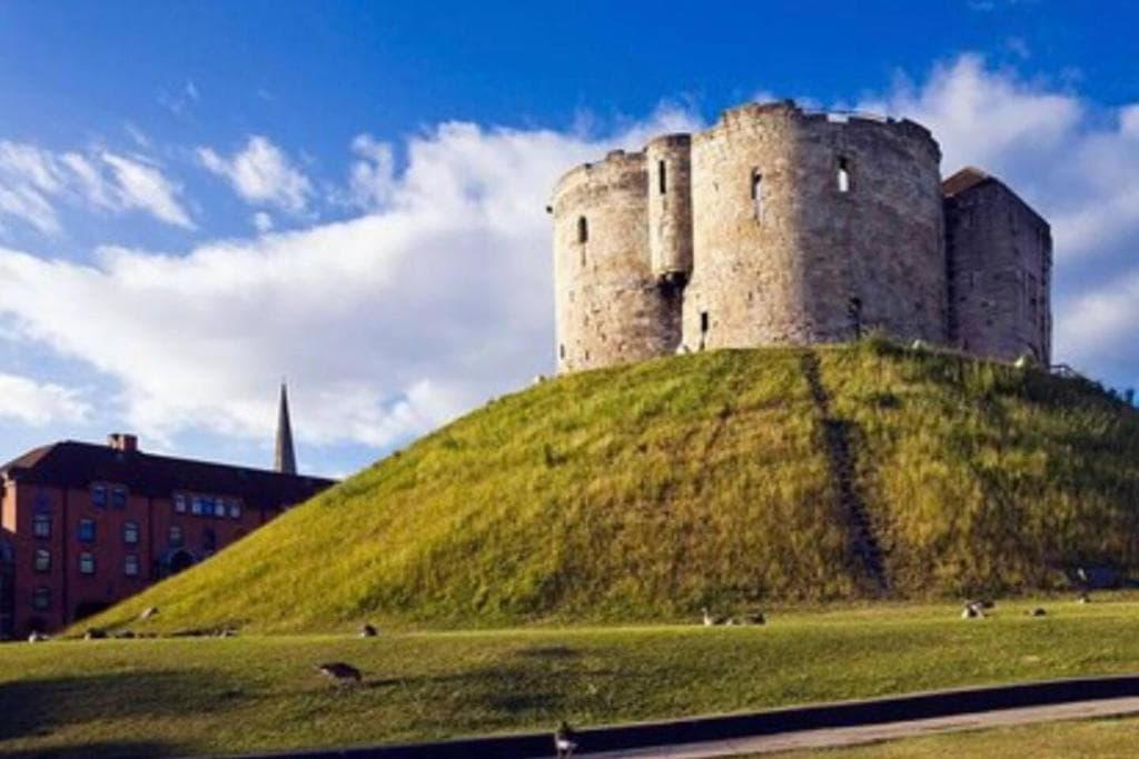 Accommodation at Immaculate 2-Bed Apartment in York City Centre in york