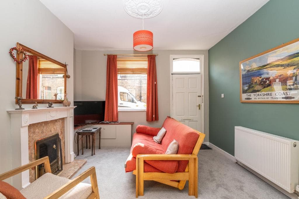 Accommodation at Cosy Home 5 minute walk to Monkbar and Bar Walls! in york