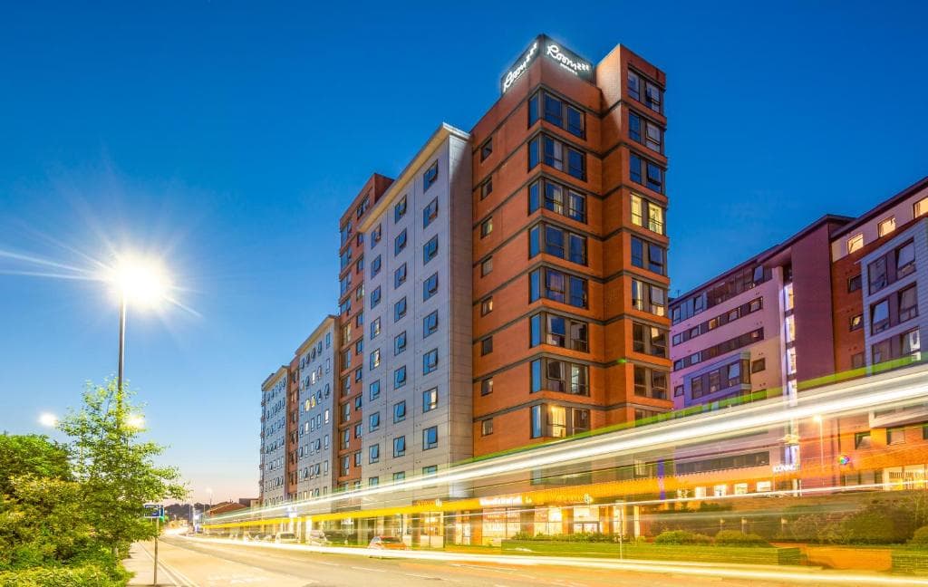 Accommodation at Roomzzz Leeds City West in leeds