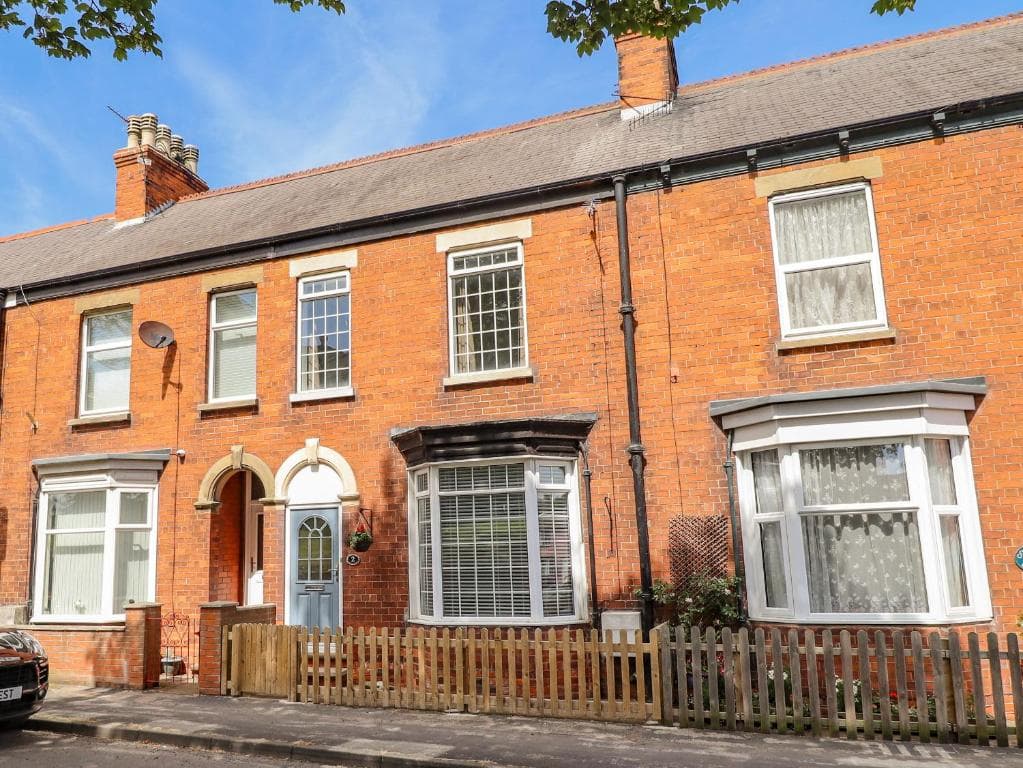 Accommodation at 2 Coastguard Cottages in hull