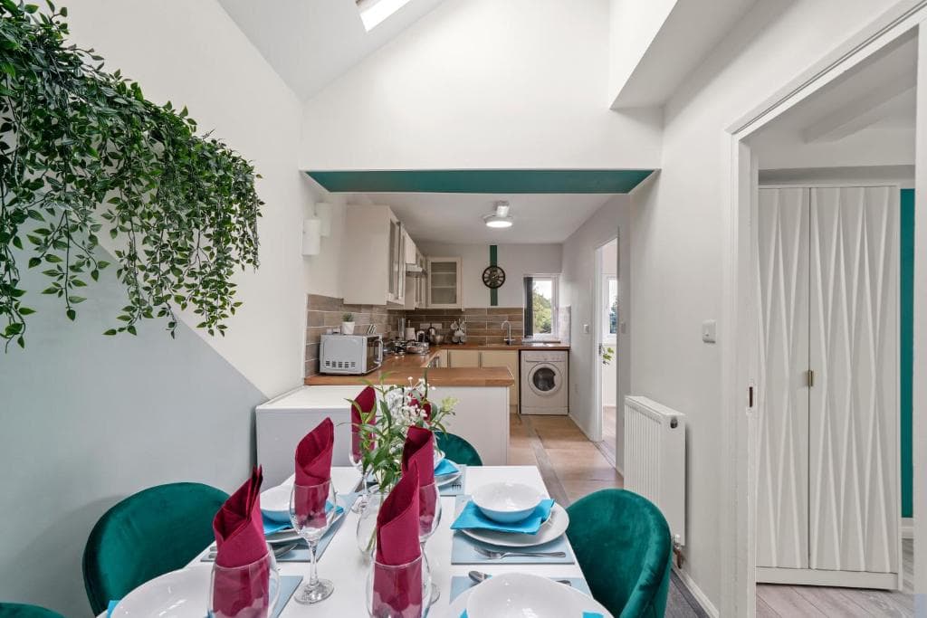 Lovely and Modern 3 Bed Apartment - Sleeps 7