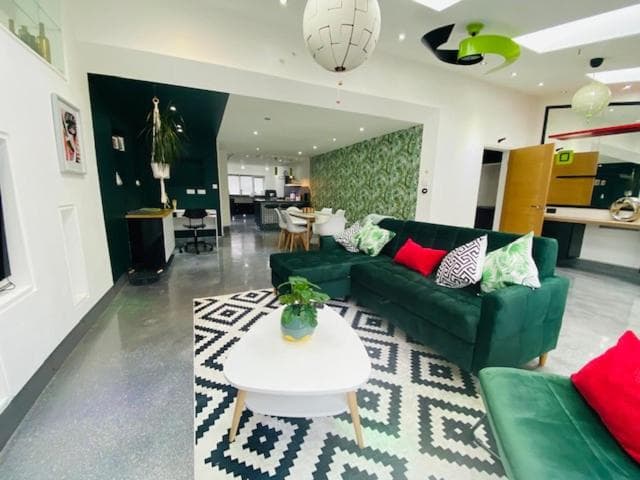 Accommodation at Wow Factor Open Plan 2Bed House, Free Parking & WiFi in doncaster